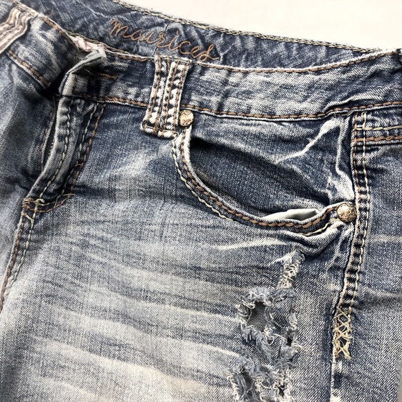 Distressed Jean Shorts Size 9/10 - Picture 5 of 10